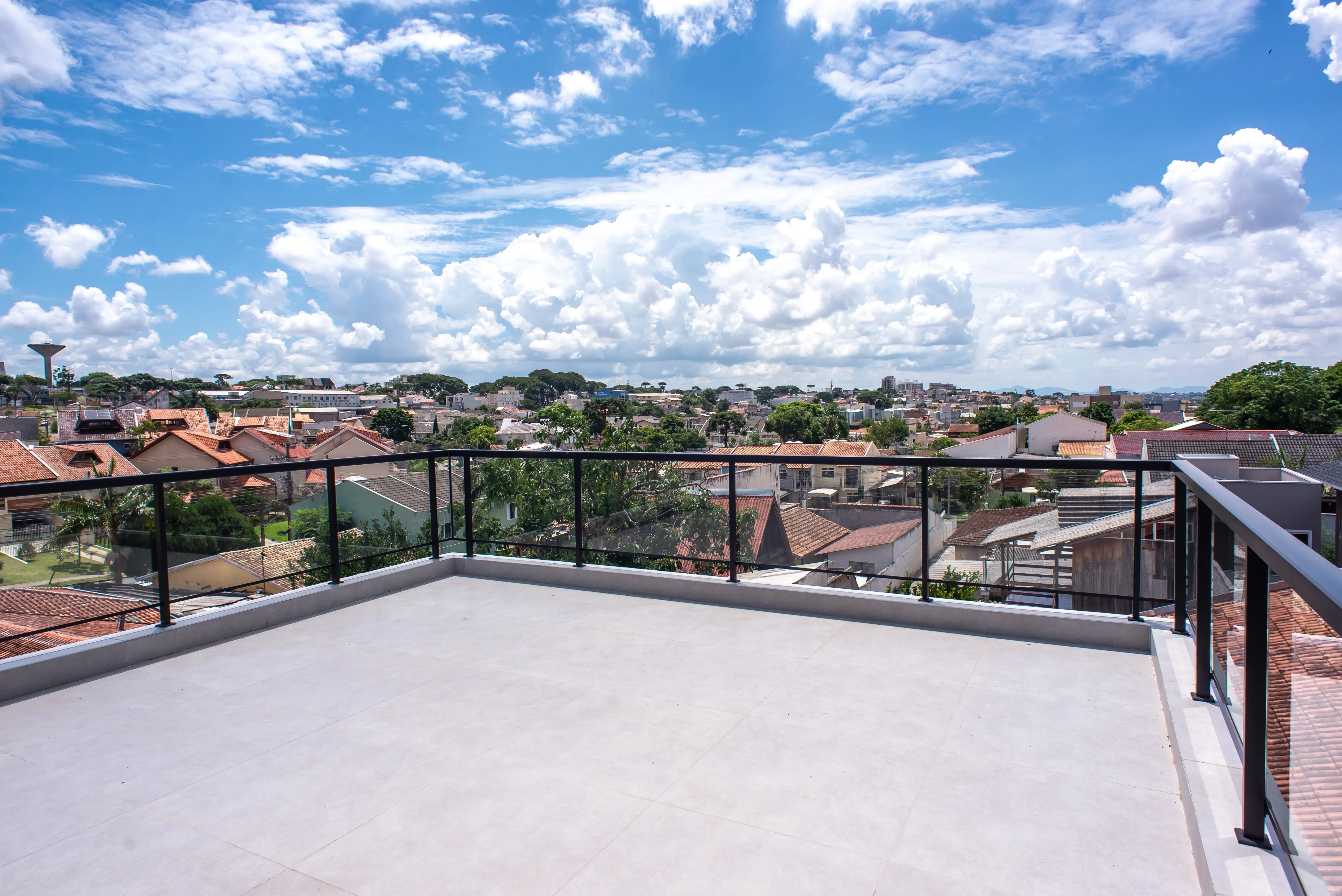 Suíte master super espaçosa do sobrado no Novo Mundo